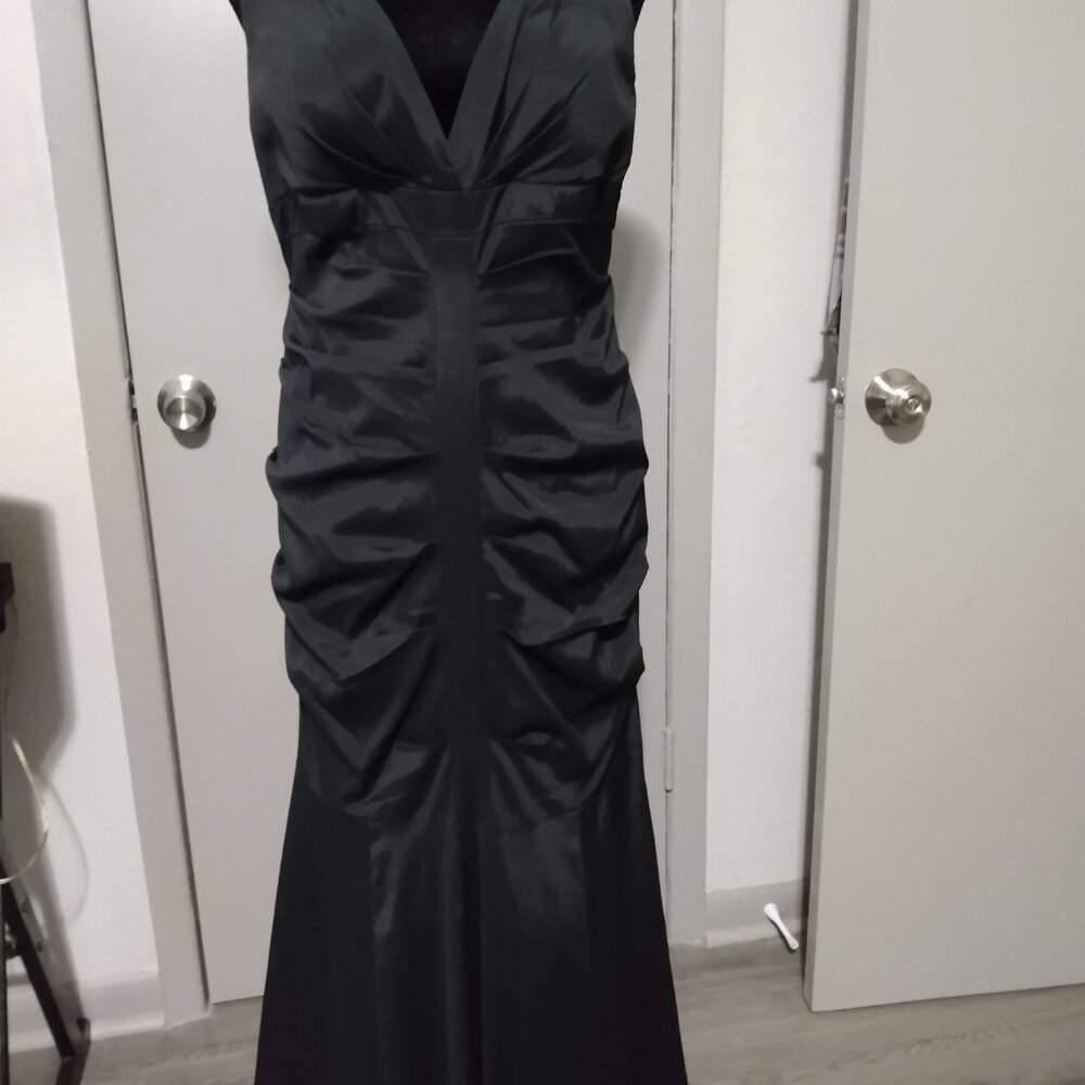 Dress - Picture 3 of 9